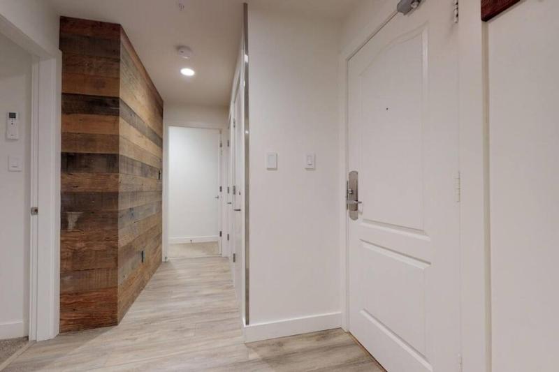 Bear Lodge Whistler Village - Spectacular Location on Village Stroll Designer Remodel - image 43