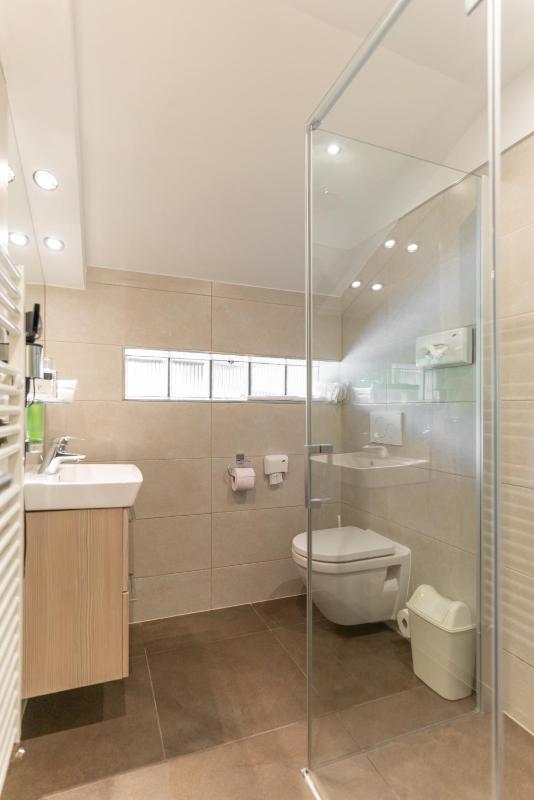 Large Double Room image 3
