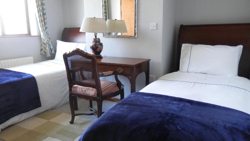 Twin Room image 1