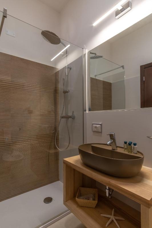 Deluxe Double Room with Sea View image 3