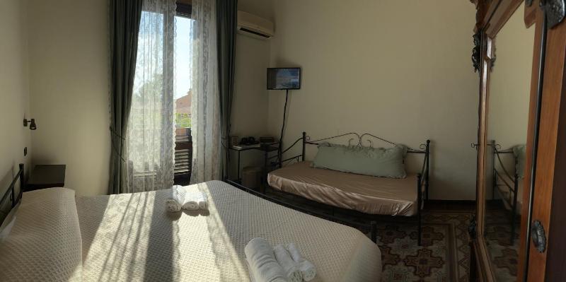 Golden house - image 21