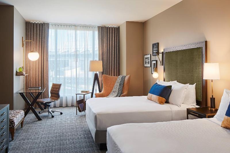 Superior Queen Room with Two Queen Beds - Ballpark View image 3