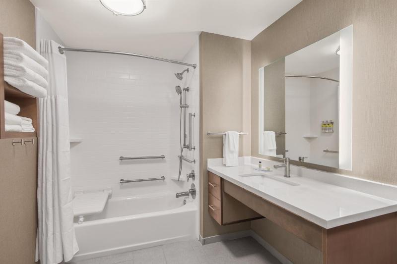 King Studio Suite with Bath Tub - Mobility Access image 2