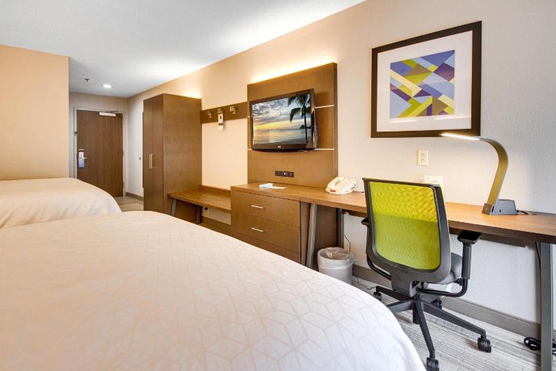 Standard Room with Two Queen Beds image 3