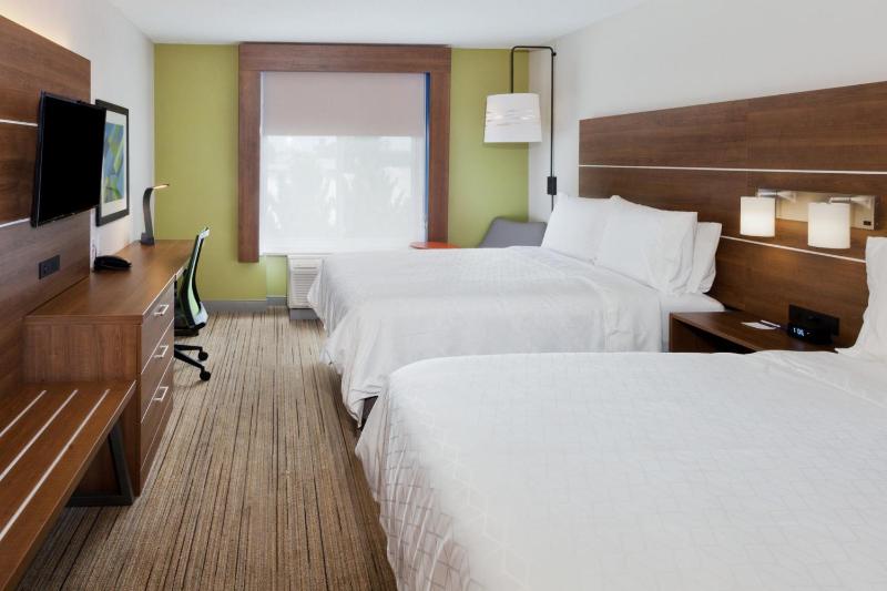 Standard Room with Two Queen Beds image 2