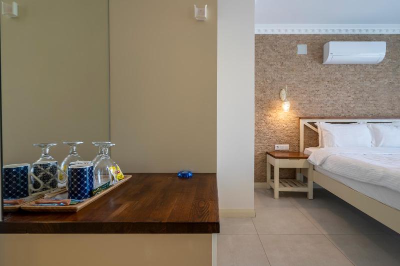 Deluxe Double Room image 4
