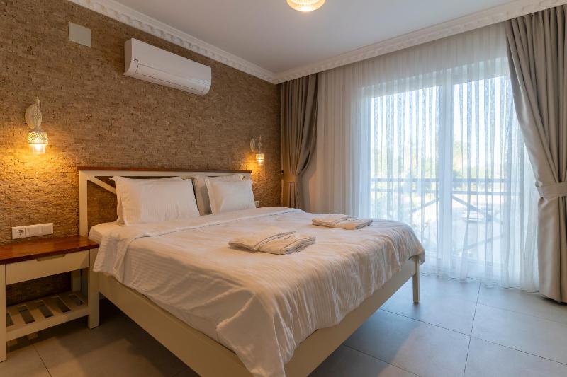 Deluxe Double Room image 1