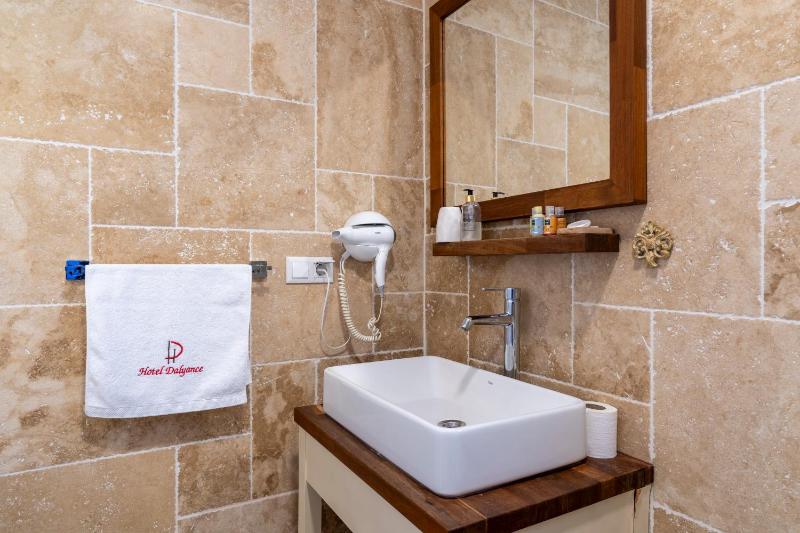 Deluxe Double Room image 2