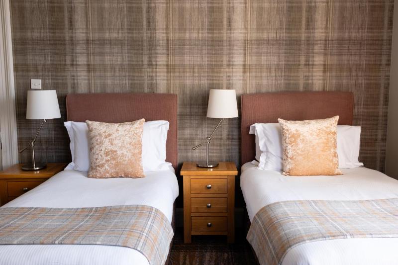 Classic Twin Room with River View image 3