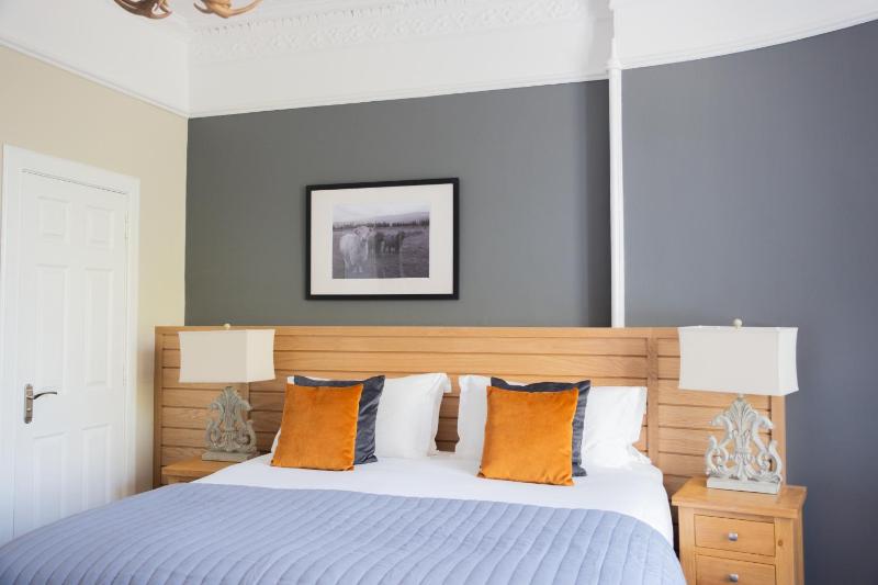 Classic Double Room with River View image 4