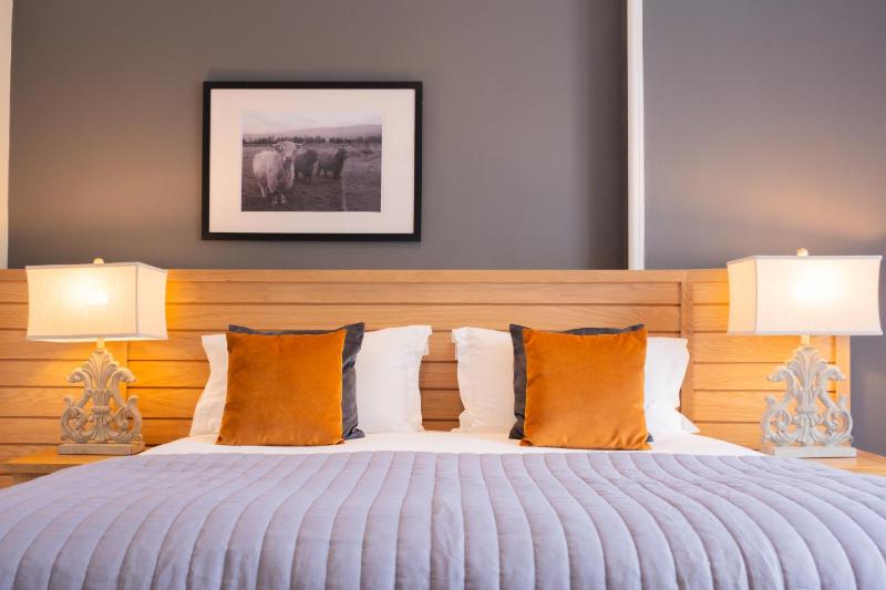 Classic Double Room with River View image 2