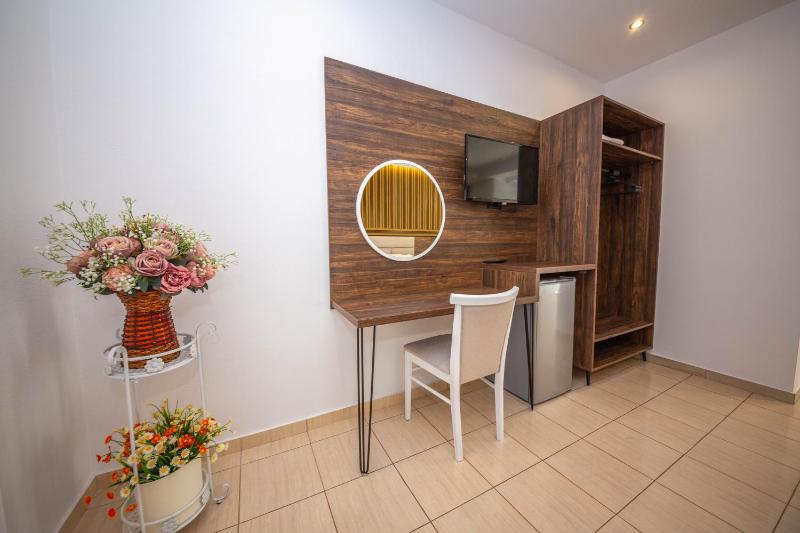 Triple Room with Balcony image 4