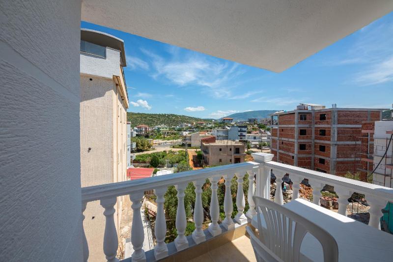 Double Room with Balcony image 2