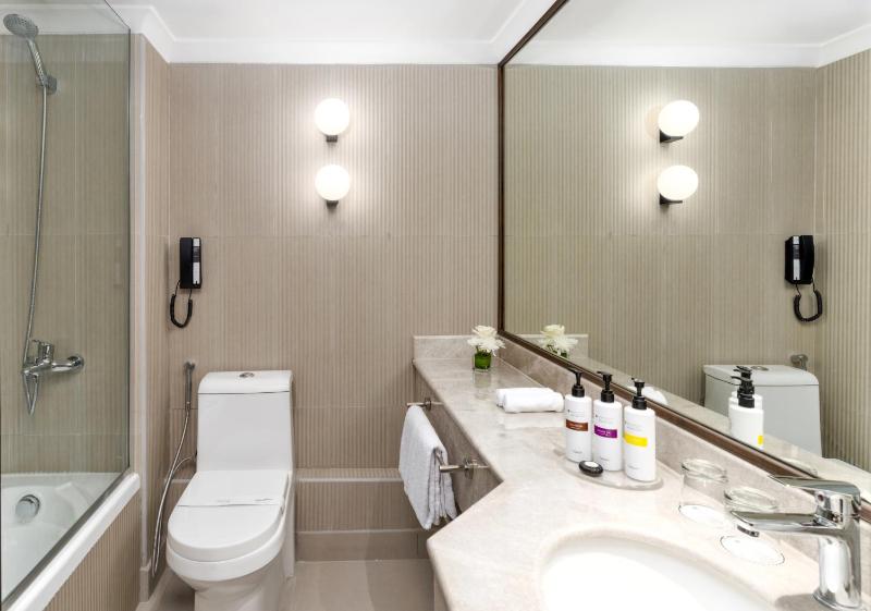 Deluxe Presidential Suite, 1 Double Size Bed, 2 Single Size Beds, Partial Kaaba View