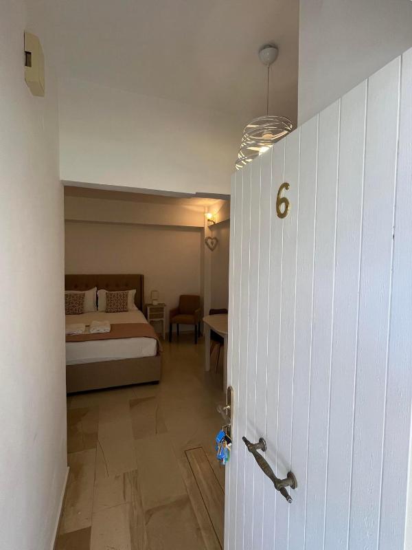 Studio Apartment image 2