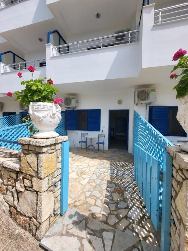 Double Room with Patio image 3
