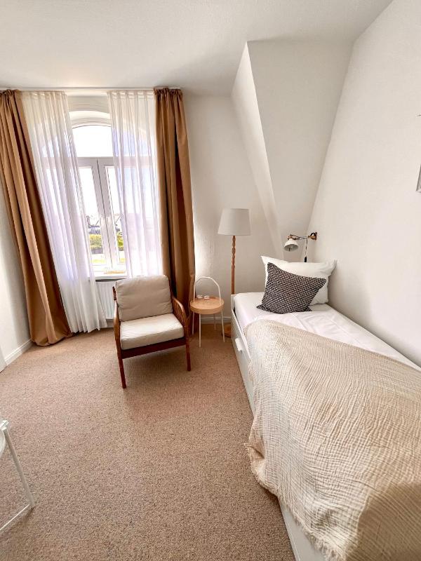 Single Room image 3
