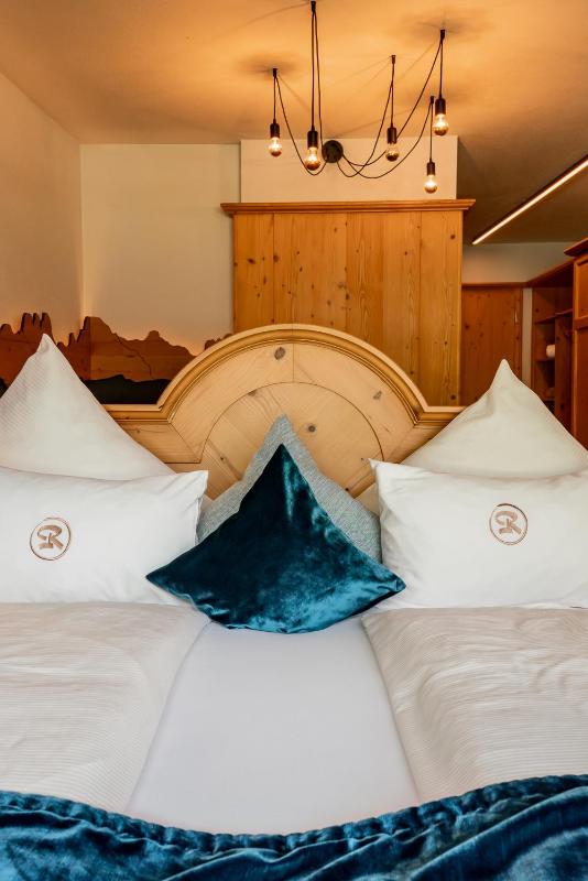 Deluxe Room image 3