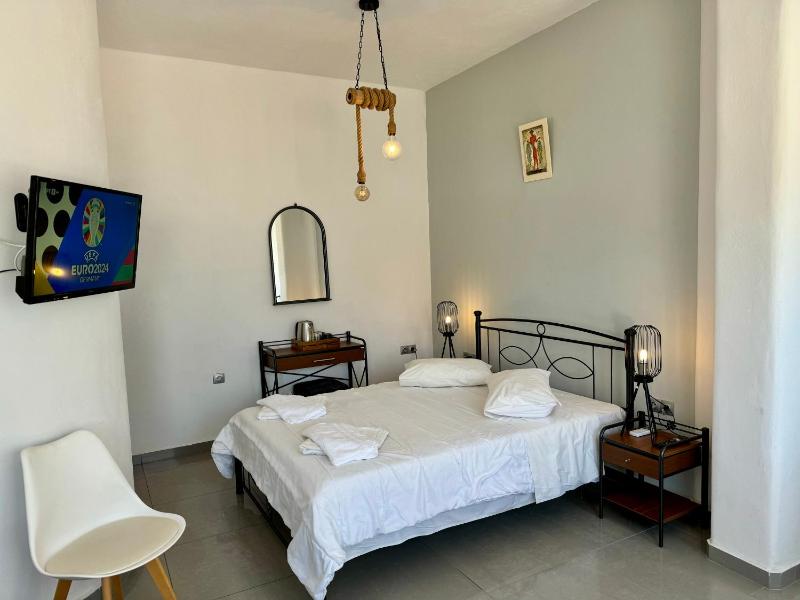 Large Double Room image 3