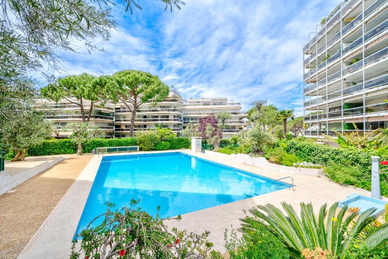 2 pièces rénové, proche mer, piscine, climatisation Images
