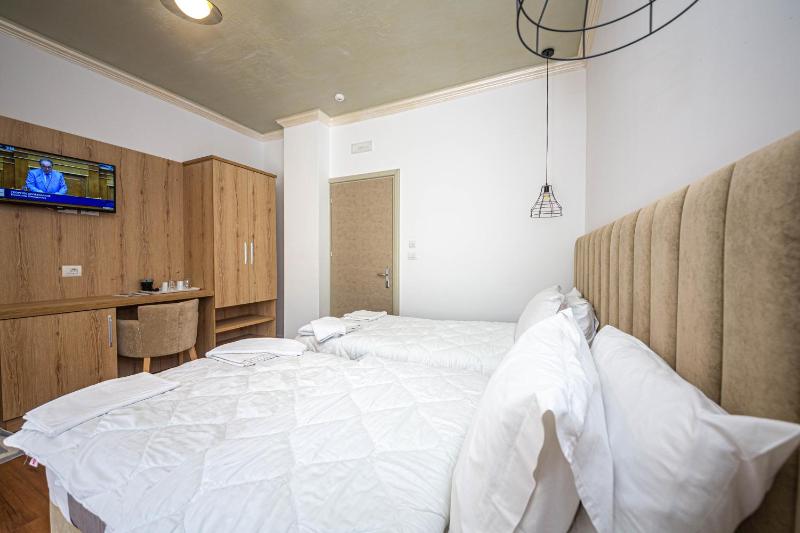 Double or Twin Room with Balcony image 4