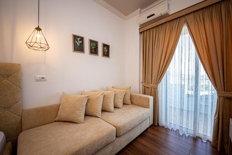 Superior Double Room with Balcony image 4