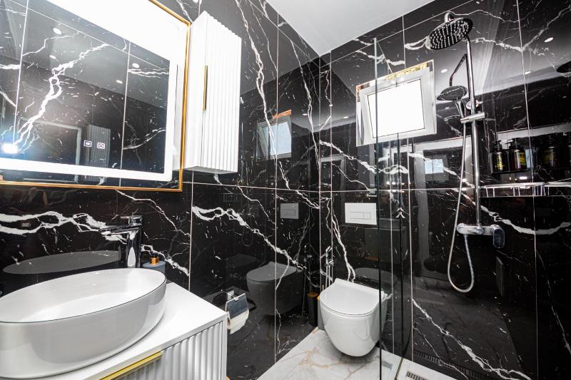 Superior Double Room with Balcony image 1