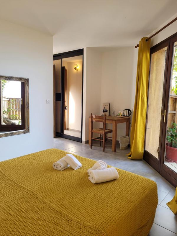 Double Room with Sea View image 2