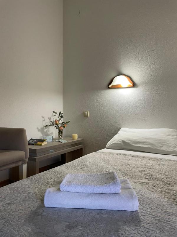 Deluxe Suite with Sea View image 3