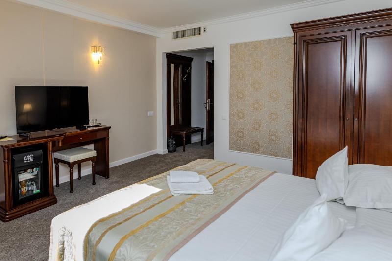 Double Room image 4