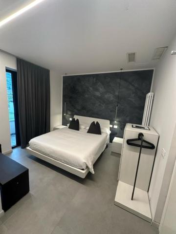 Double or Twin Room image 4