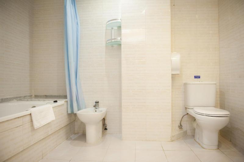 Single Room image 4