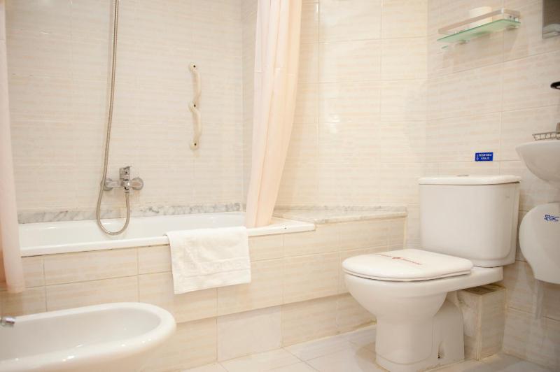 Double Room image 3