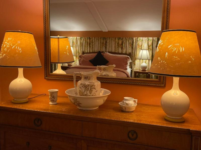 Queen Room with Balcony image 2
