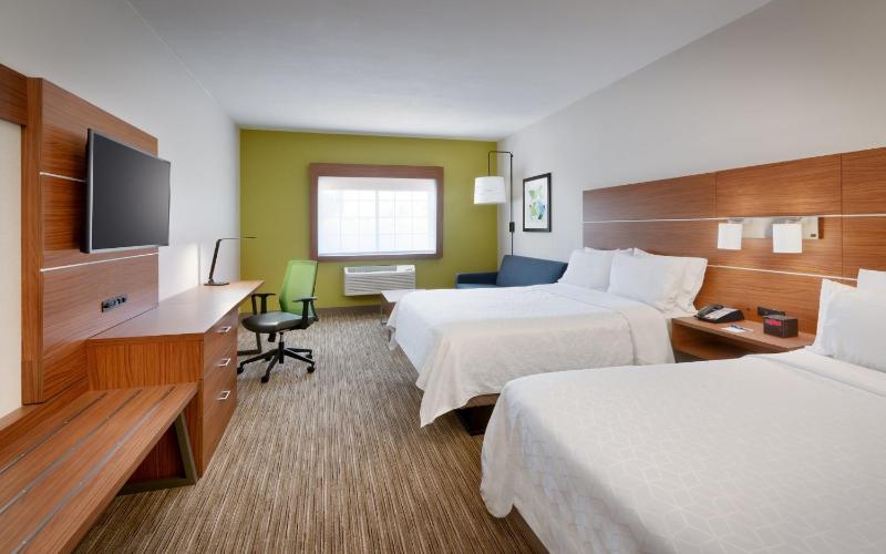Standard Room with Two Queen Beds image 3