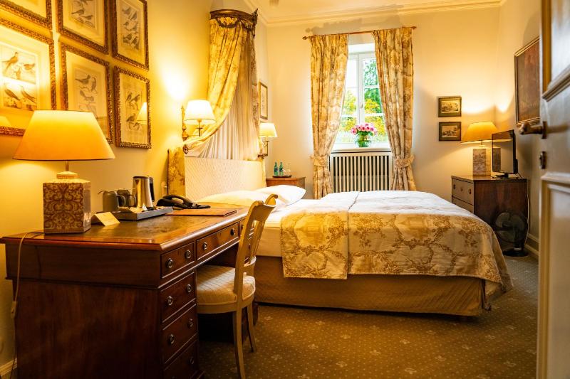 Superior Double Room image 3