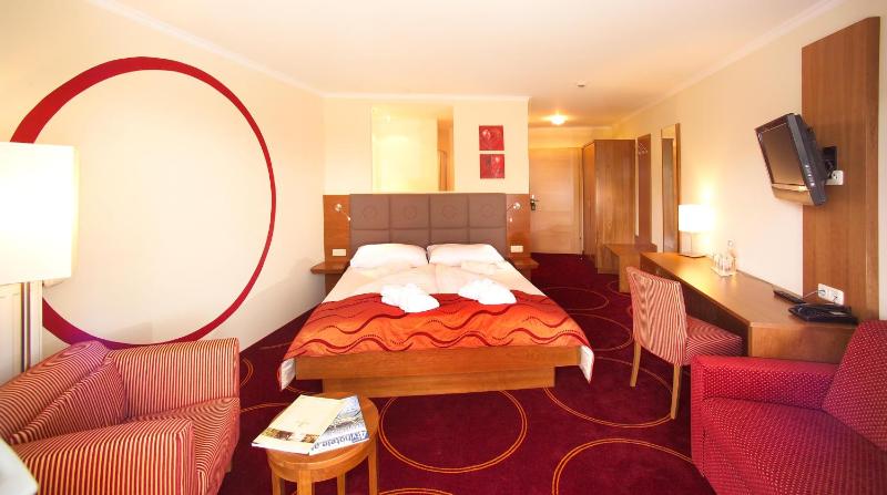 Superior Double Room with Lake View image 2
