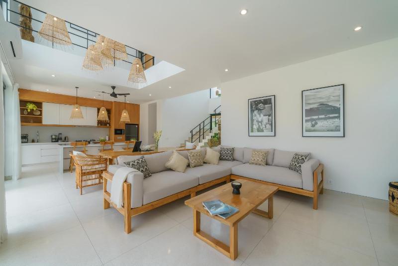 Puri Senang - Modern Pool Villa 6 Mins to Berawa Beach & Finns - image 3