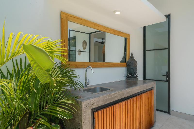 Puri Senang - Modern Pool Villa 6 Mins to Berawa Beach & Finns - image 18
