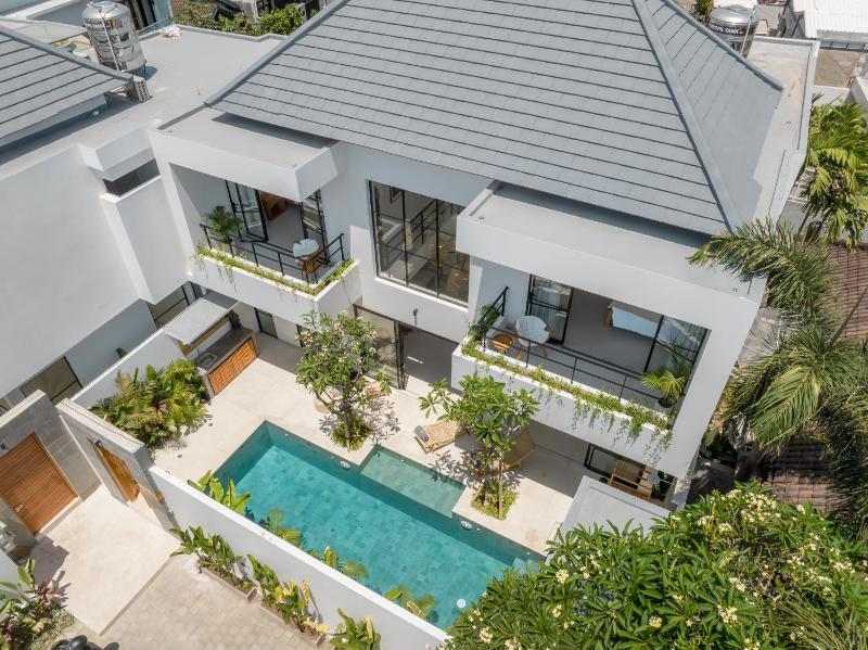 Modern Pool Villa | 6 Mins to Berawa Beach & Finns - image 1