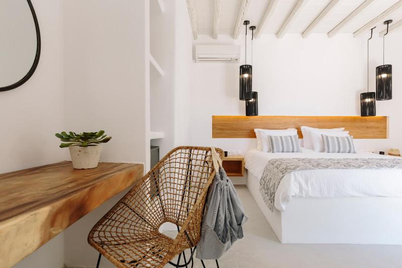 Suite with private pool and beach view image 2