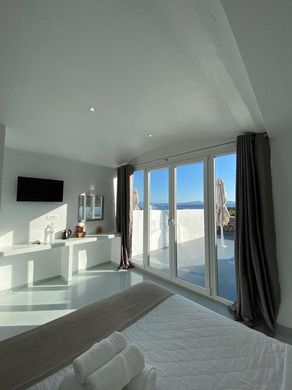 Bright Suite with Hot Tub image 3