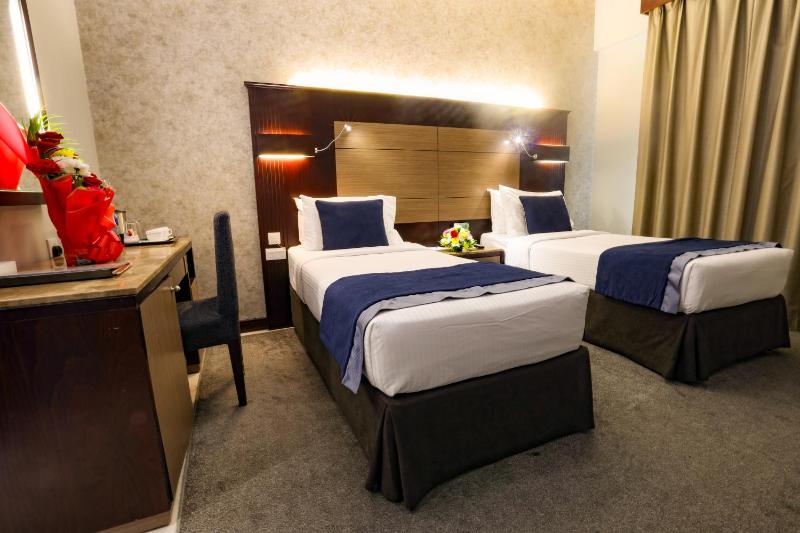 Twin Room image 3