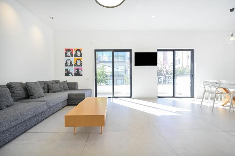 Modern 3BR Next to the Sea by HolyGuest - image 6