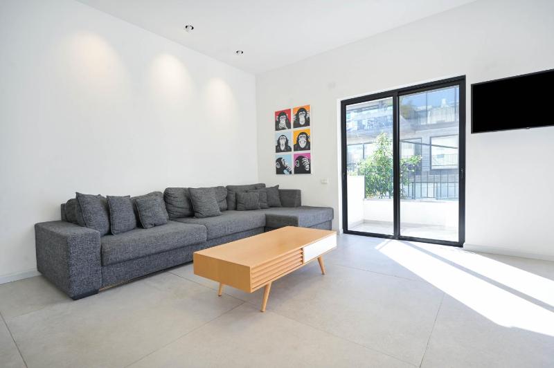 Modern 3BR Next to the Sea by HolyGuest - image 11