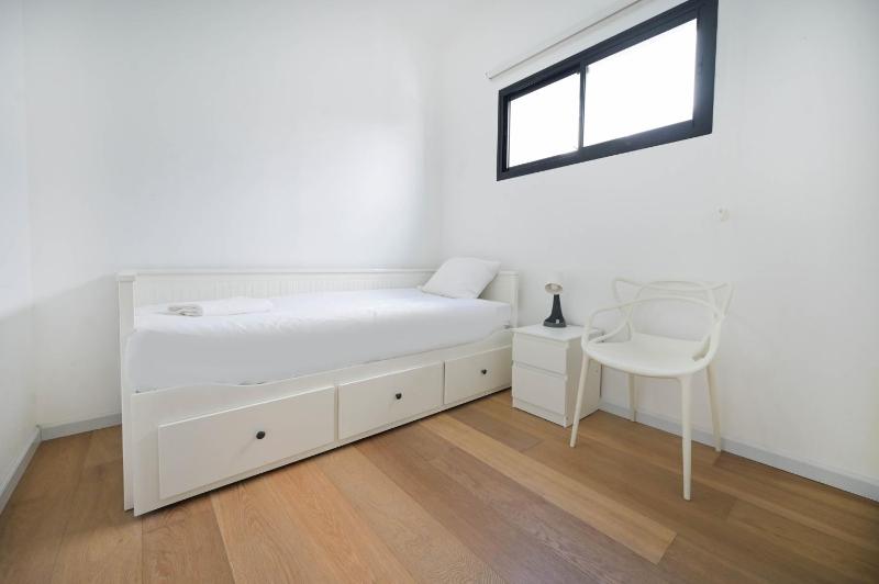 Modern 3BR Next to the Sea by HolyGuest - image 16