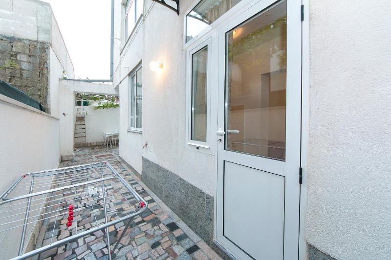 Studio with Balcony image 2