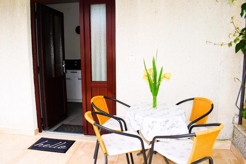 Apartments Maestral - image 18