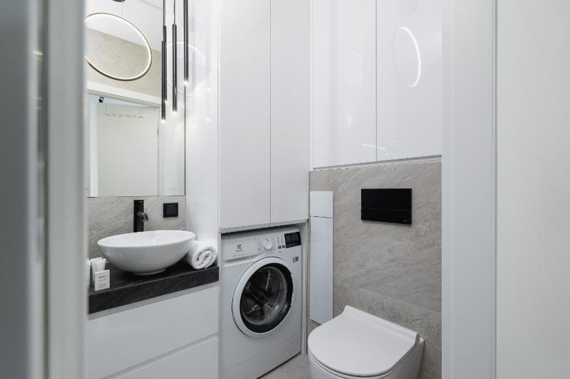 Charming Apartment with Parking in Katowice by Noclegi Renters - image 4