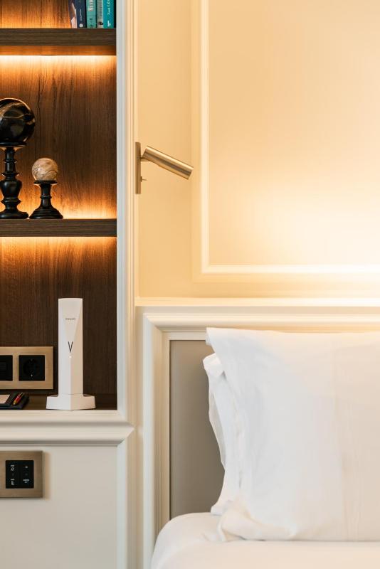 Superior Room with City View image 3